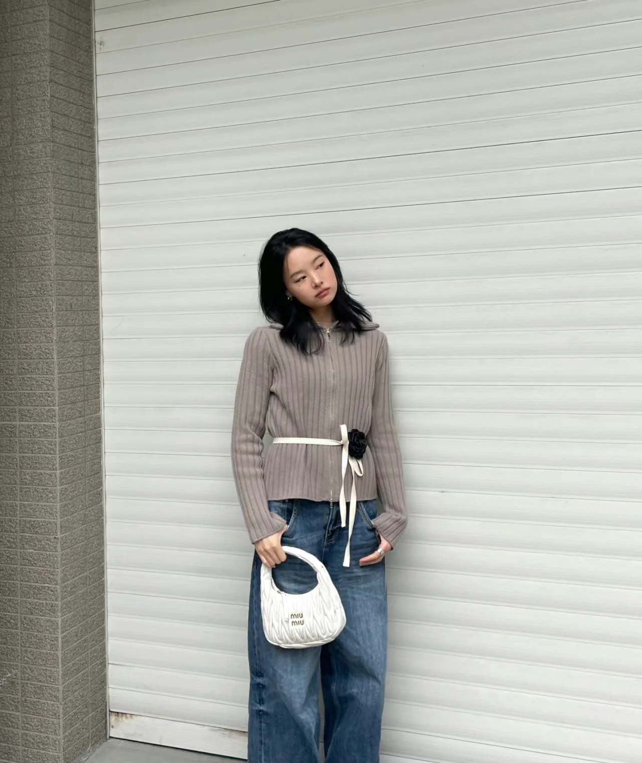 Сумка Miu Miu Wander — маленькая, из овечьей кожи — носите и делитесь с другими.