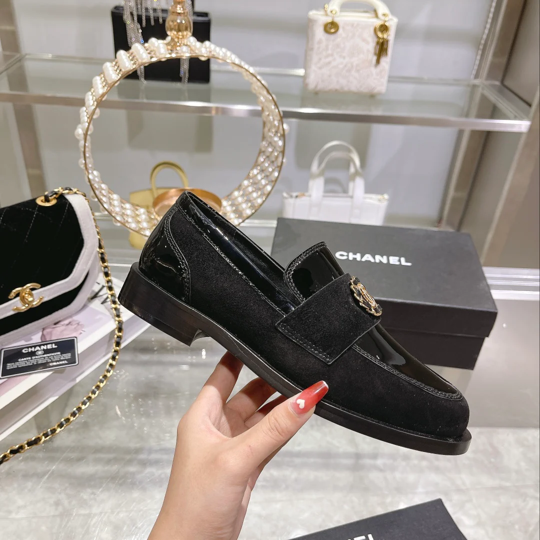 Новинка сезона ?Ранняя осень? от Chanel — лоферы