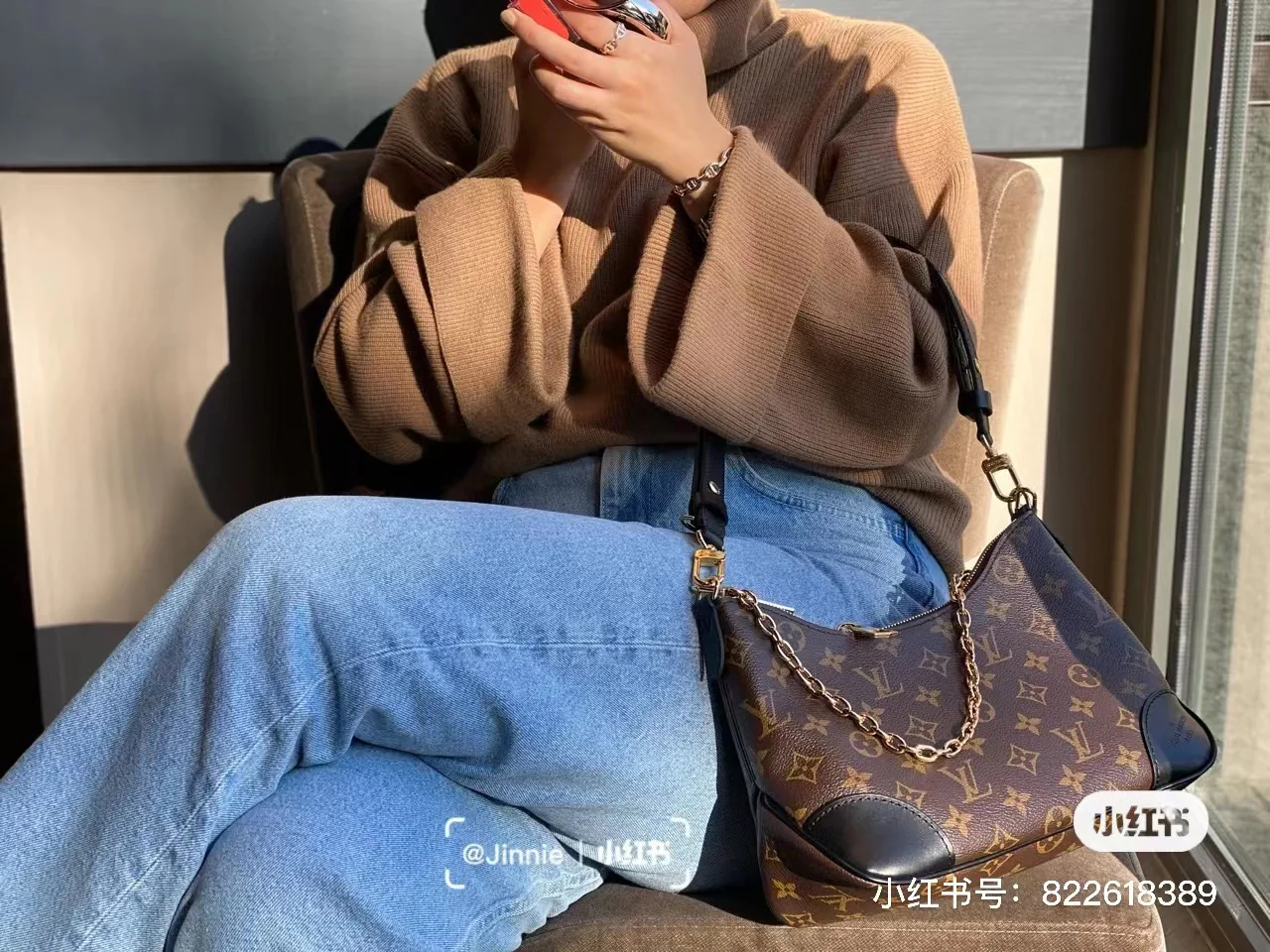 m45831-LV-boulogne croissant bag-over-shoulder/crossbody bag