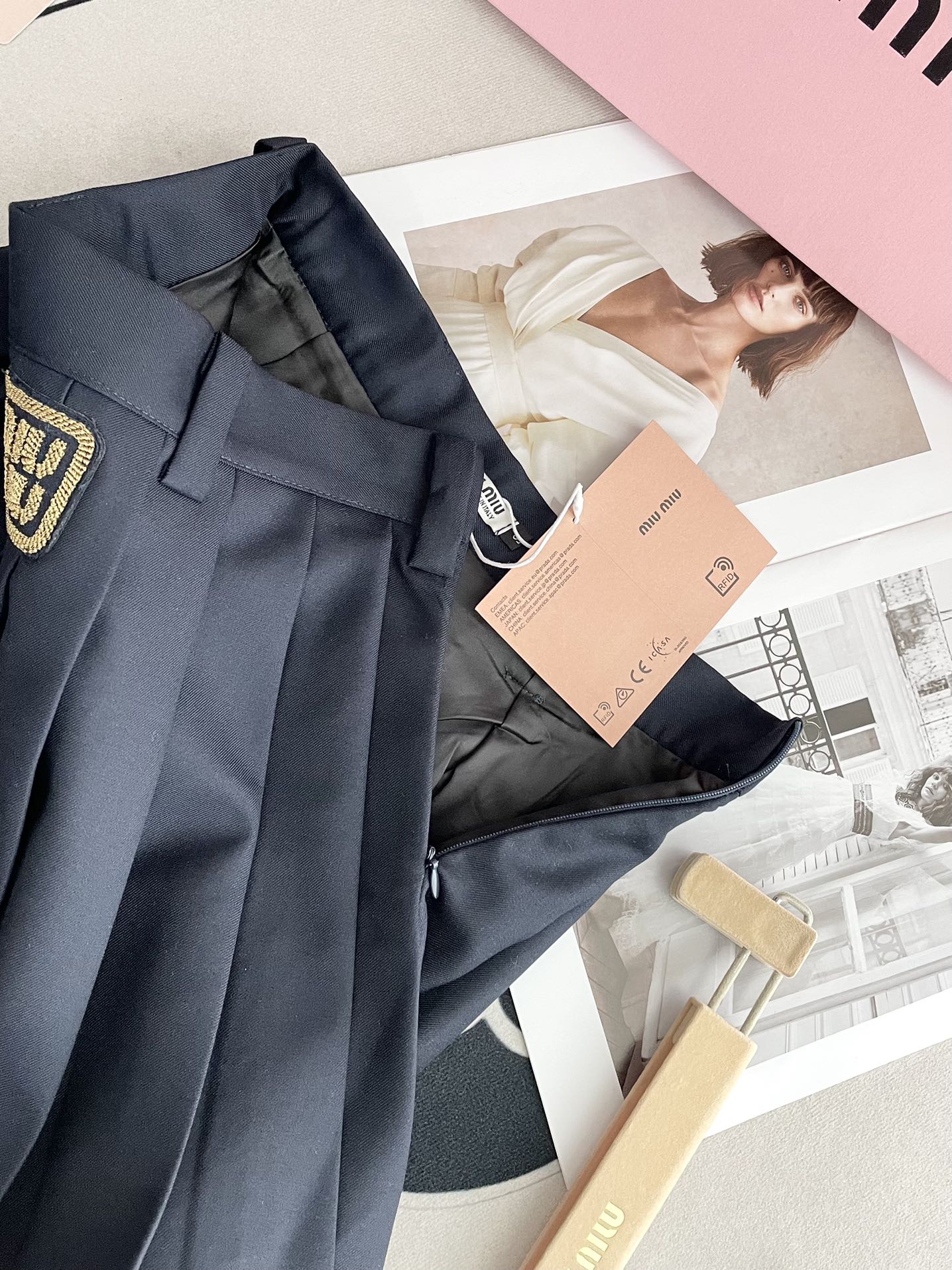 Miu Miu - 2404 - Мини-юбка А-силуэта с вышивкой золотой нитью