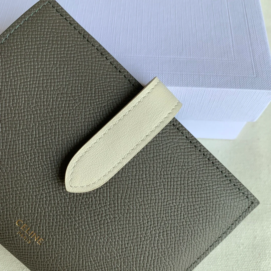 Кошелек Celine с ремешком из зернистой телячьей кожи