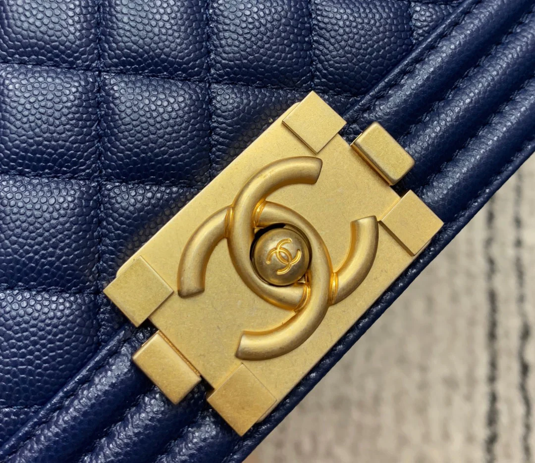 Chanel-boy-20cm-23
