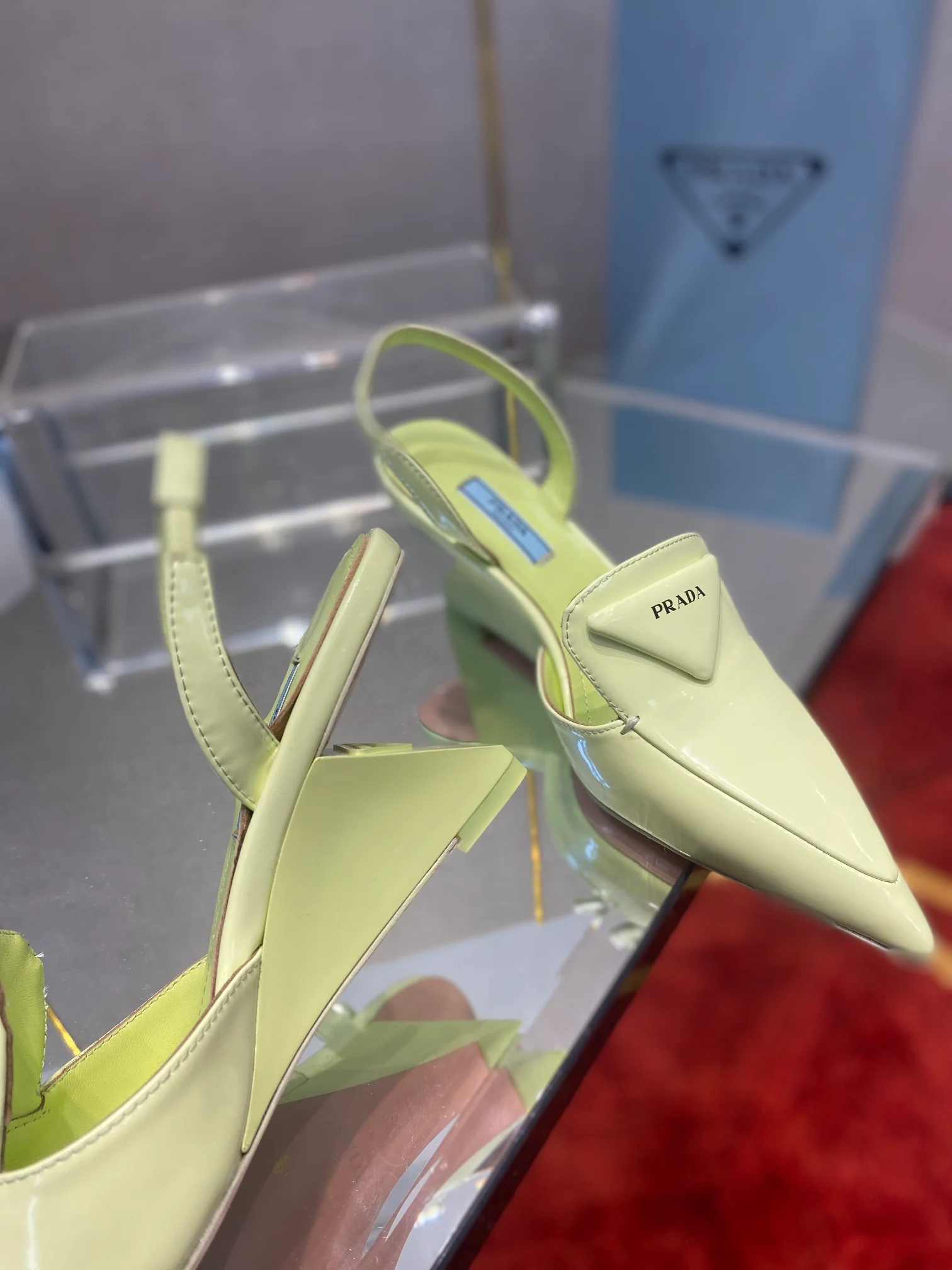 Обувь Prada - Prada - сандалии на низком каблуке - яблочно-зеленый