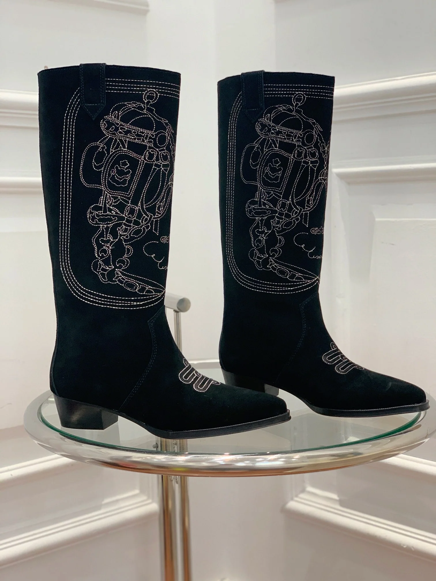 Hermes - Новинка сезона осень/зима 2022 - Вышитые высокие сапоги