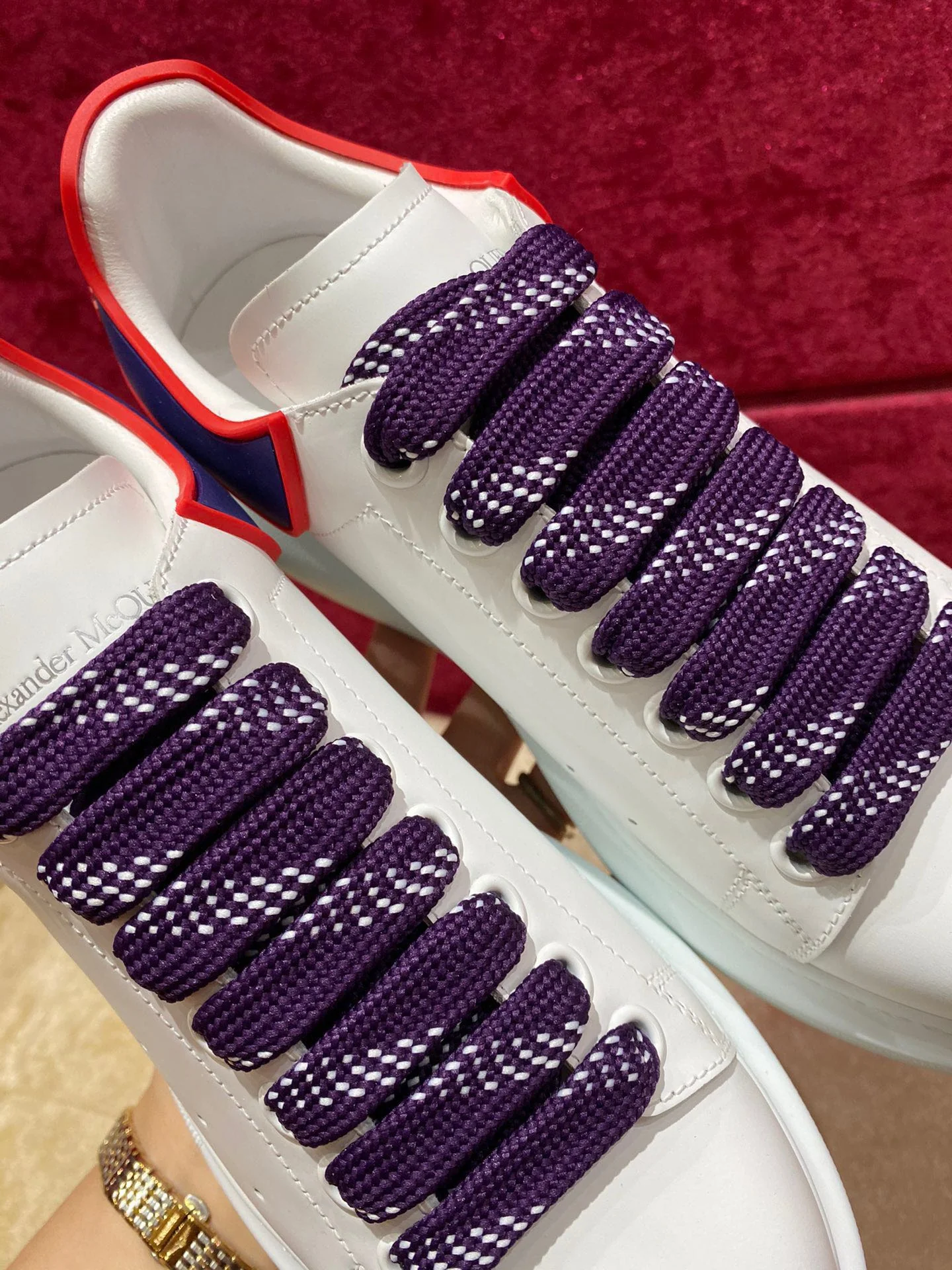 McQueen - Классические белые кроссовки - Темно-синяя пятка