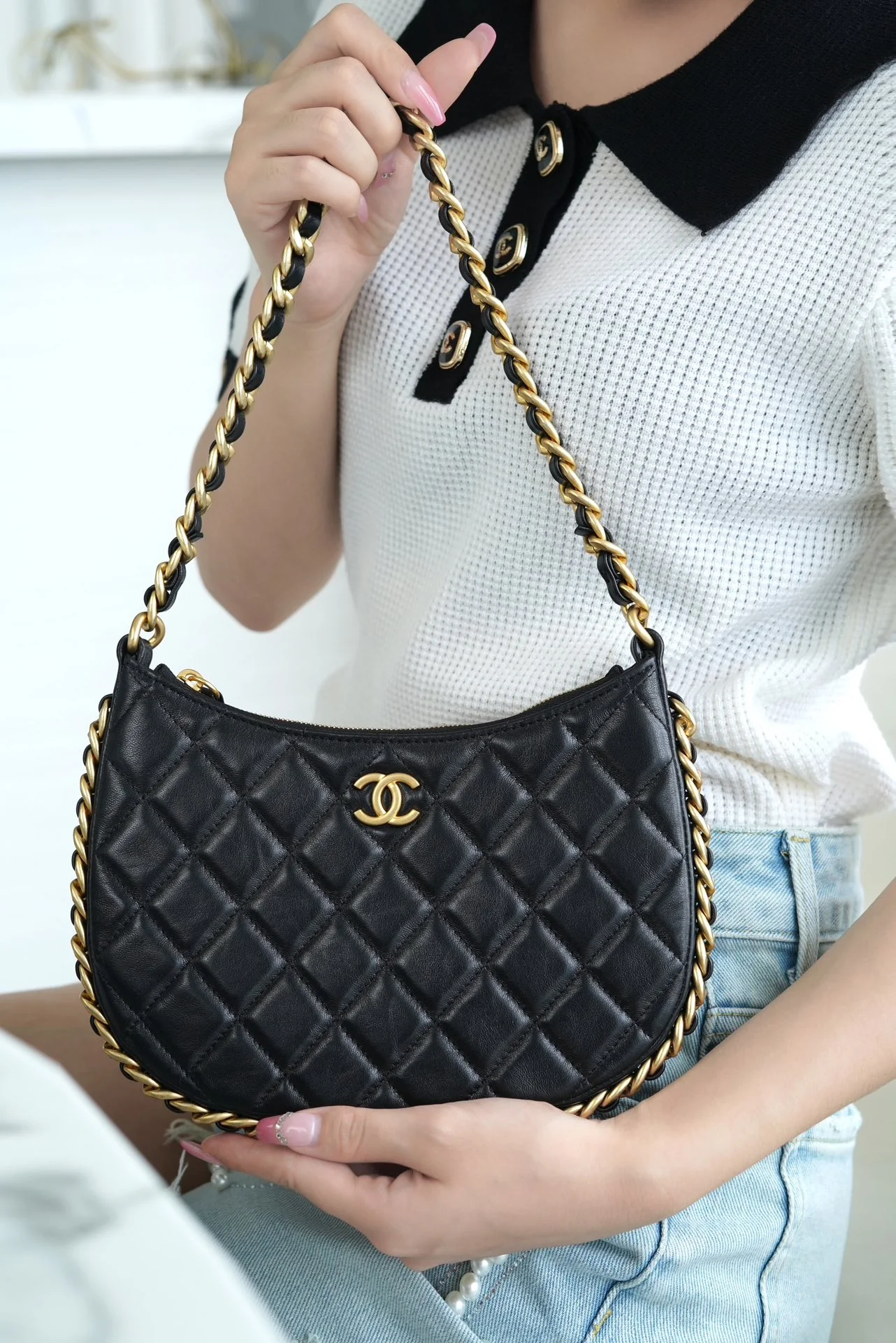 Сумка через плечо Chanel Métiers d'Art - Туманно-голубая - Средний размер - 1