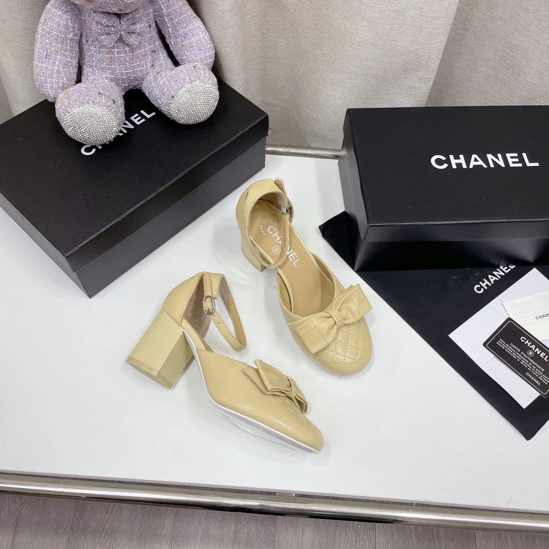 Chanel - Туфли на массивном каблуке с закрытым носком