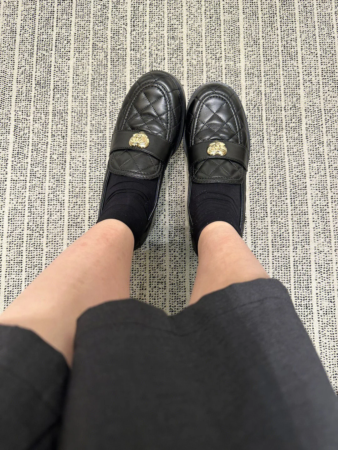 Новинка весны 2023 года от Chanel — лоферы в форме сердца.