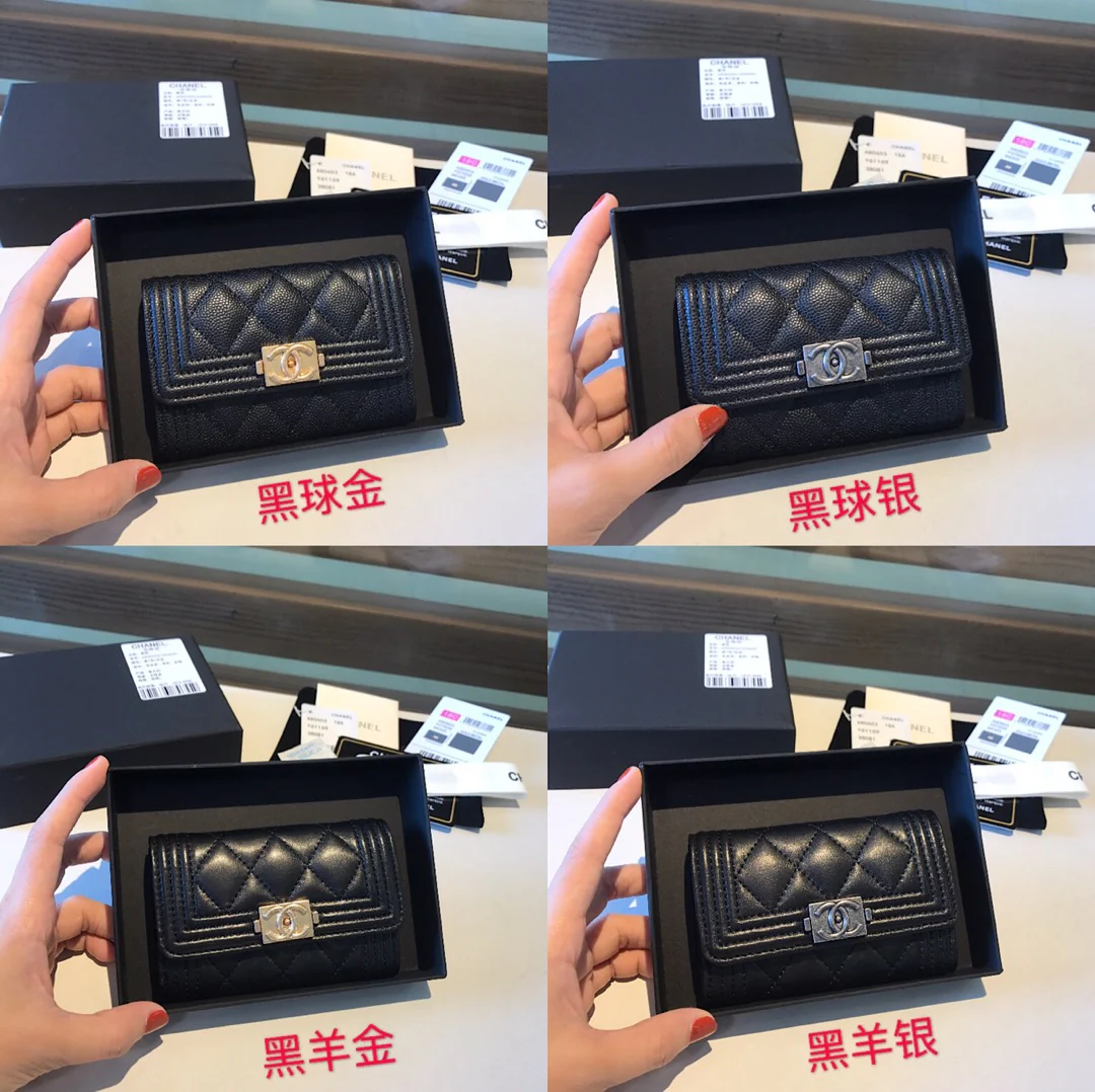 Кардхолдер Chanel Le Boy из овечьей кожи с винтажной серебряной пряжкой.