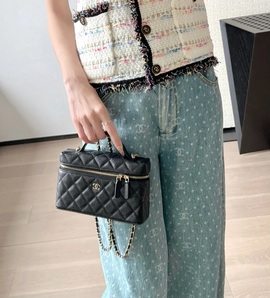 Клатч Chanel 25p-LP в коробочке с небольшим логотипом — черный