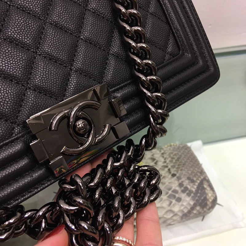 Chanel-boy-25cm-7