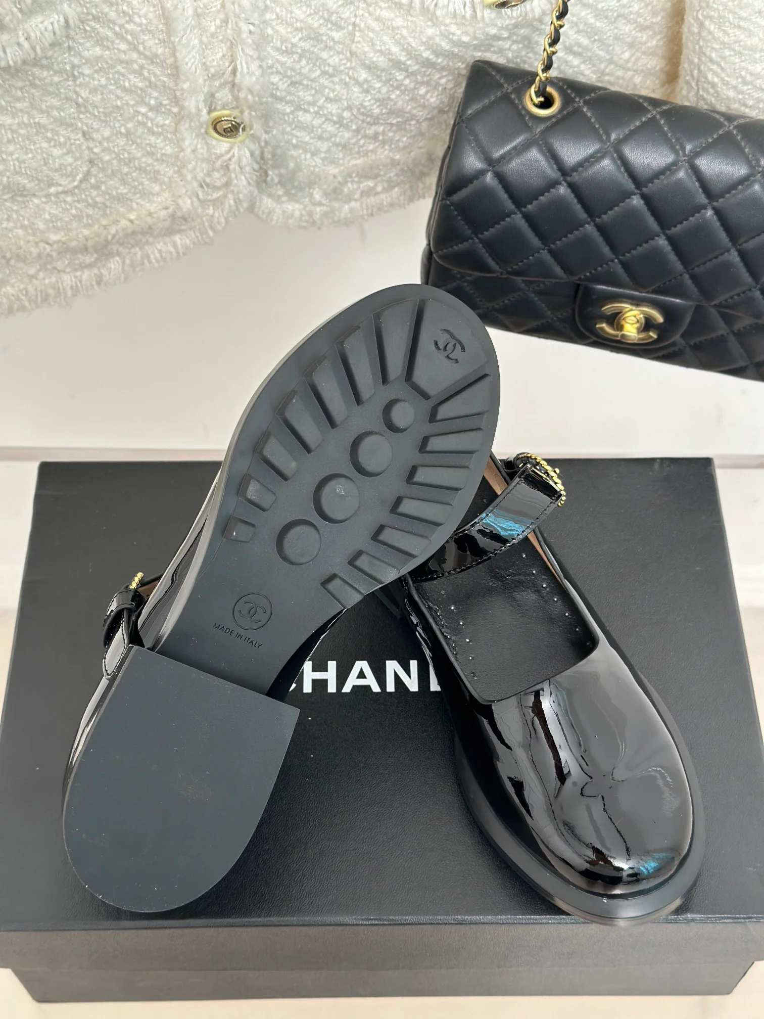 Новинка осенней коллекции Chanel 2023 — Классические туфли Мэри Джейн — Черные