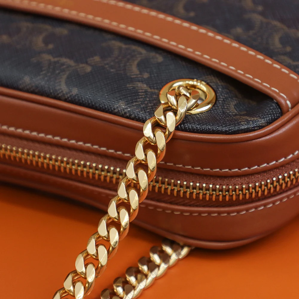 Сумка для фотоаппарата Celine Patapans Triomphe Classic Monogram через плечо