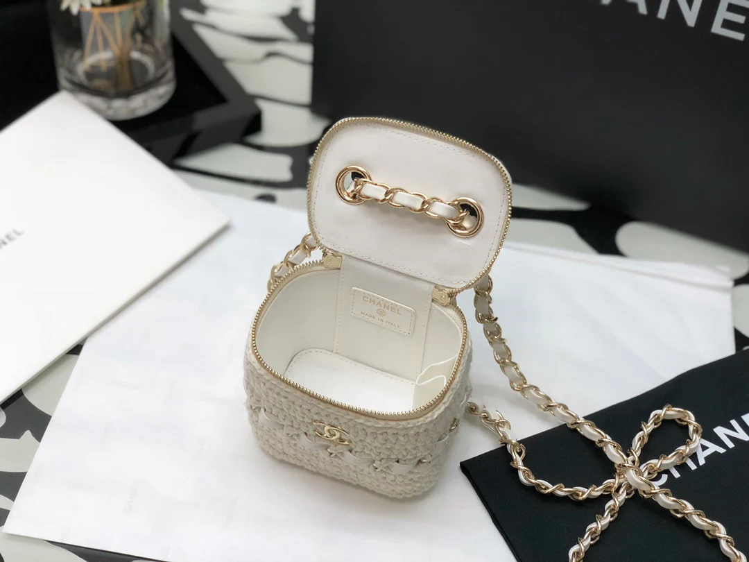 Новинка весеннего сезона 2022 года от Chanel - Плетеная коробка - Белый