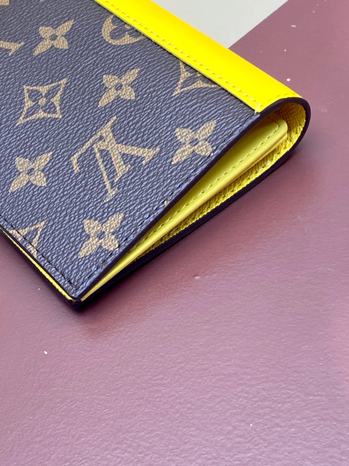 LV-m82867-Обложка для паспорта-Желтая