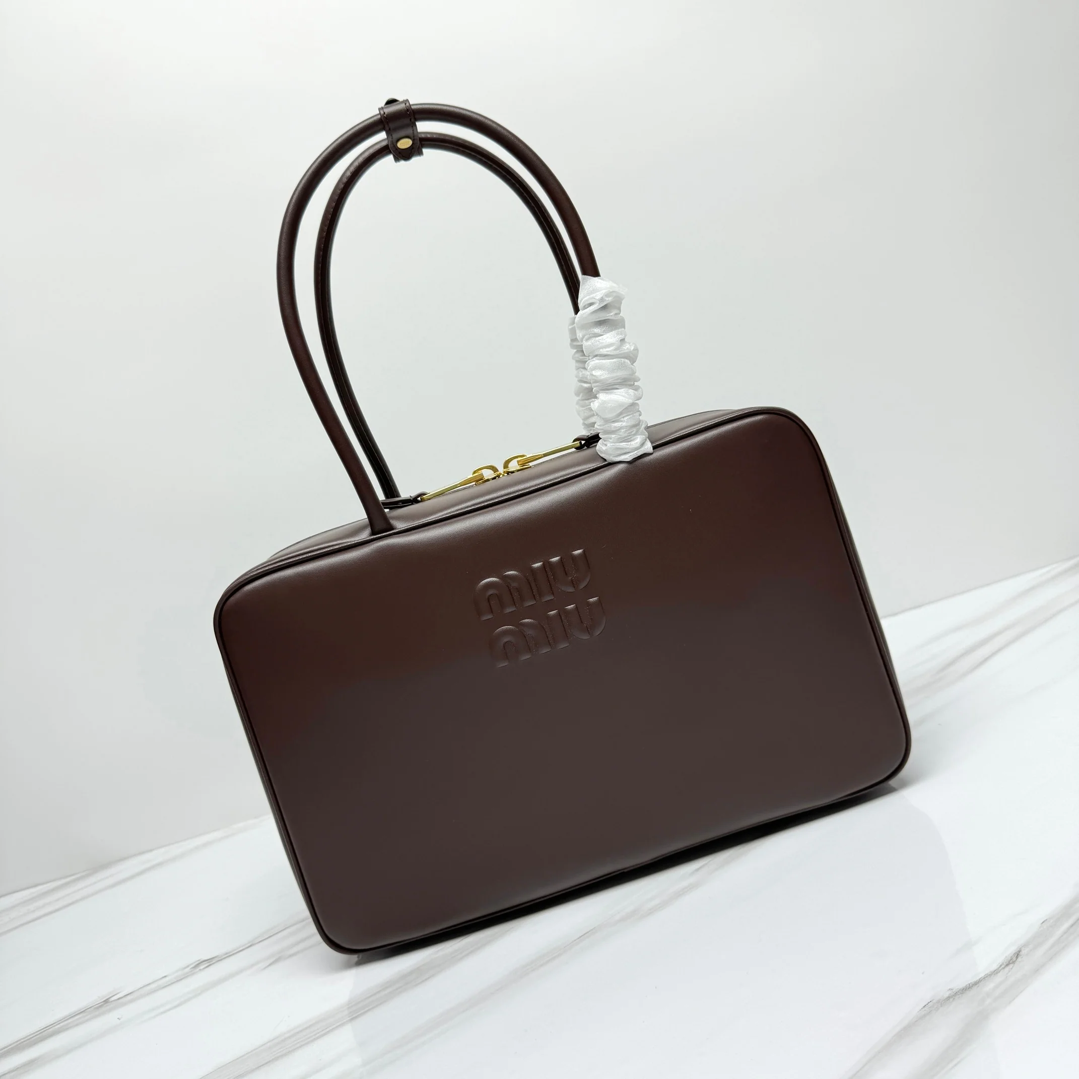 Портфель Miu Miu 5bb117 с длинной ручкой, полностью кожаный, цвет ?вересковое дерево?.