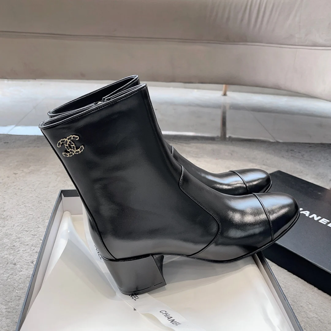 Новая коллекция Chanel ?Ранняя осень 2023? — ботильоны.