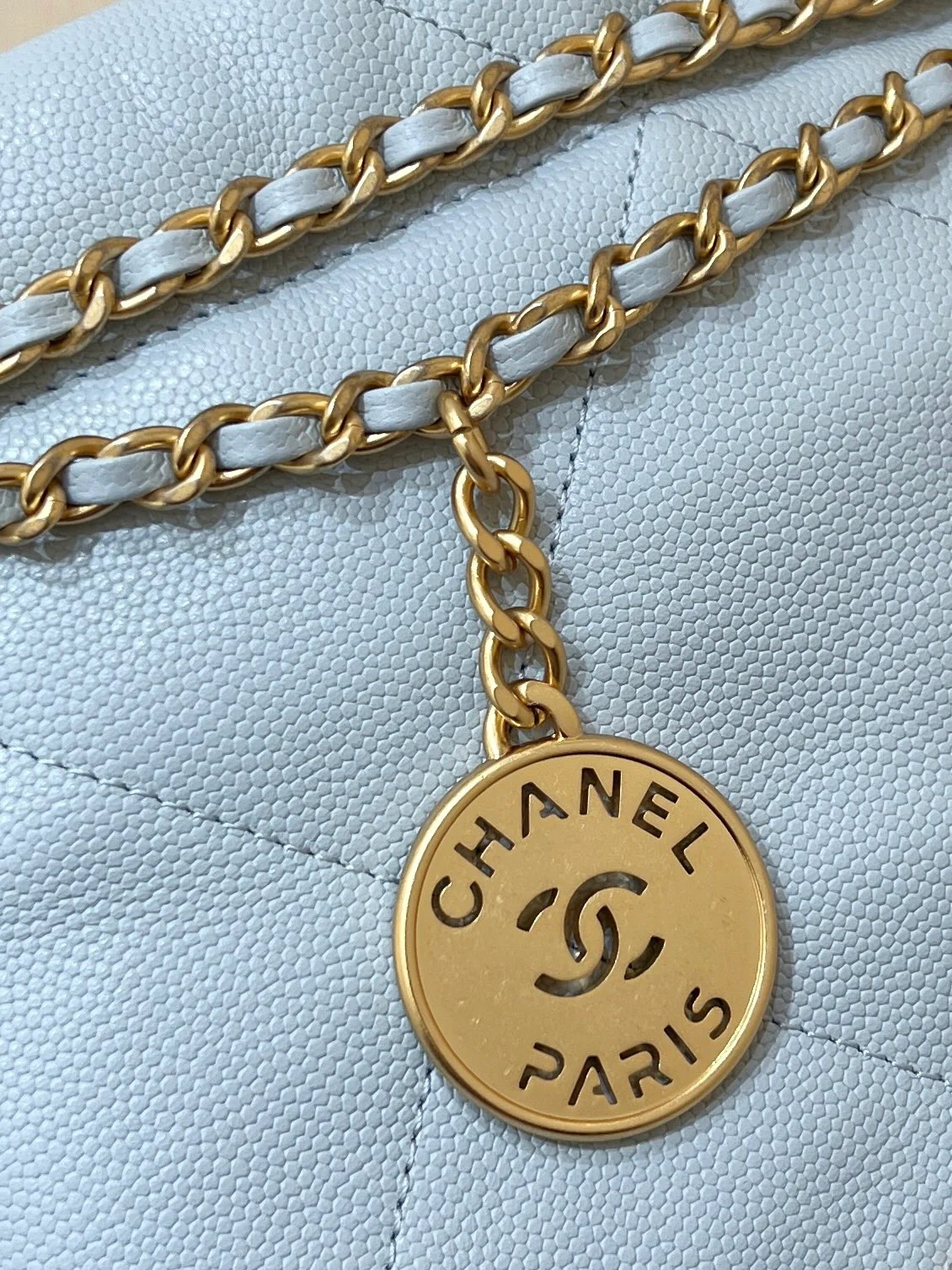 Мини-сумка Chanel Mini 22, лимитированная серия, мусорный мешок - белый.