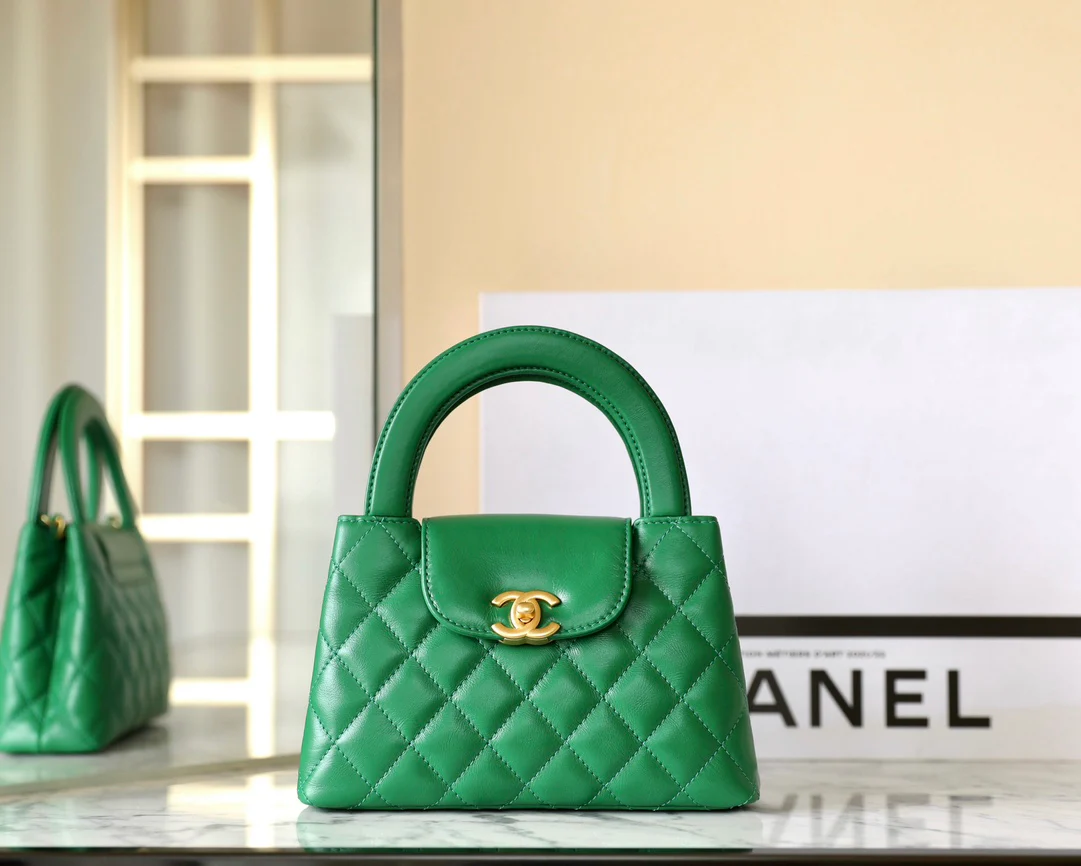 Сумка Chanel Kelly Chain, большая, изумрудно-зеленая.