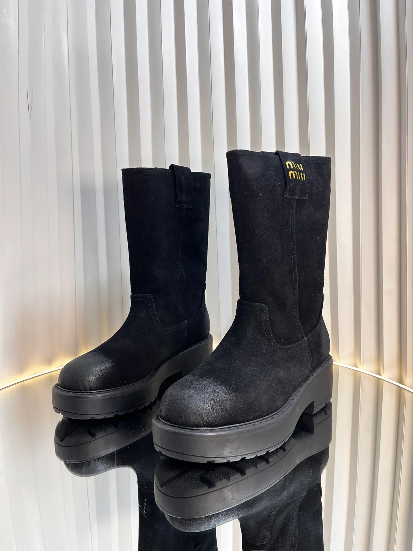 Замшевые сапоги Miu Miu 2024 — черные