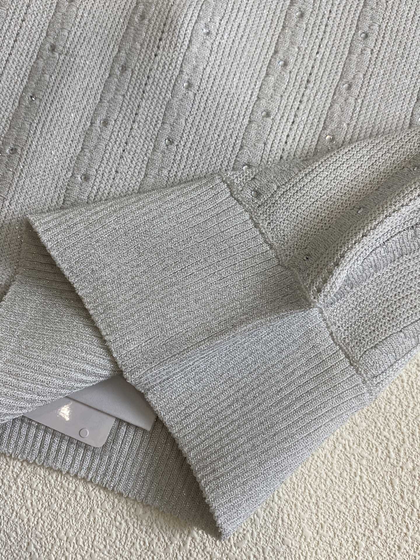 Chanel 2404 Новинка ранней весны Вязаный жилет на тонких бретелях - Бежево-серый