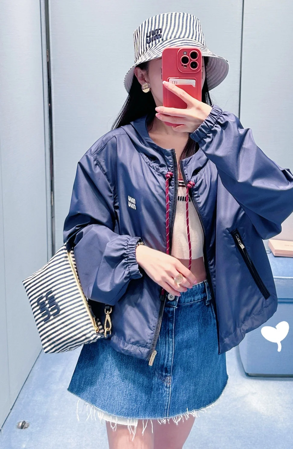 Косметичка/сумка для ланча Miu Miu из жаккардовой ткани - на фото.