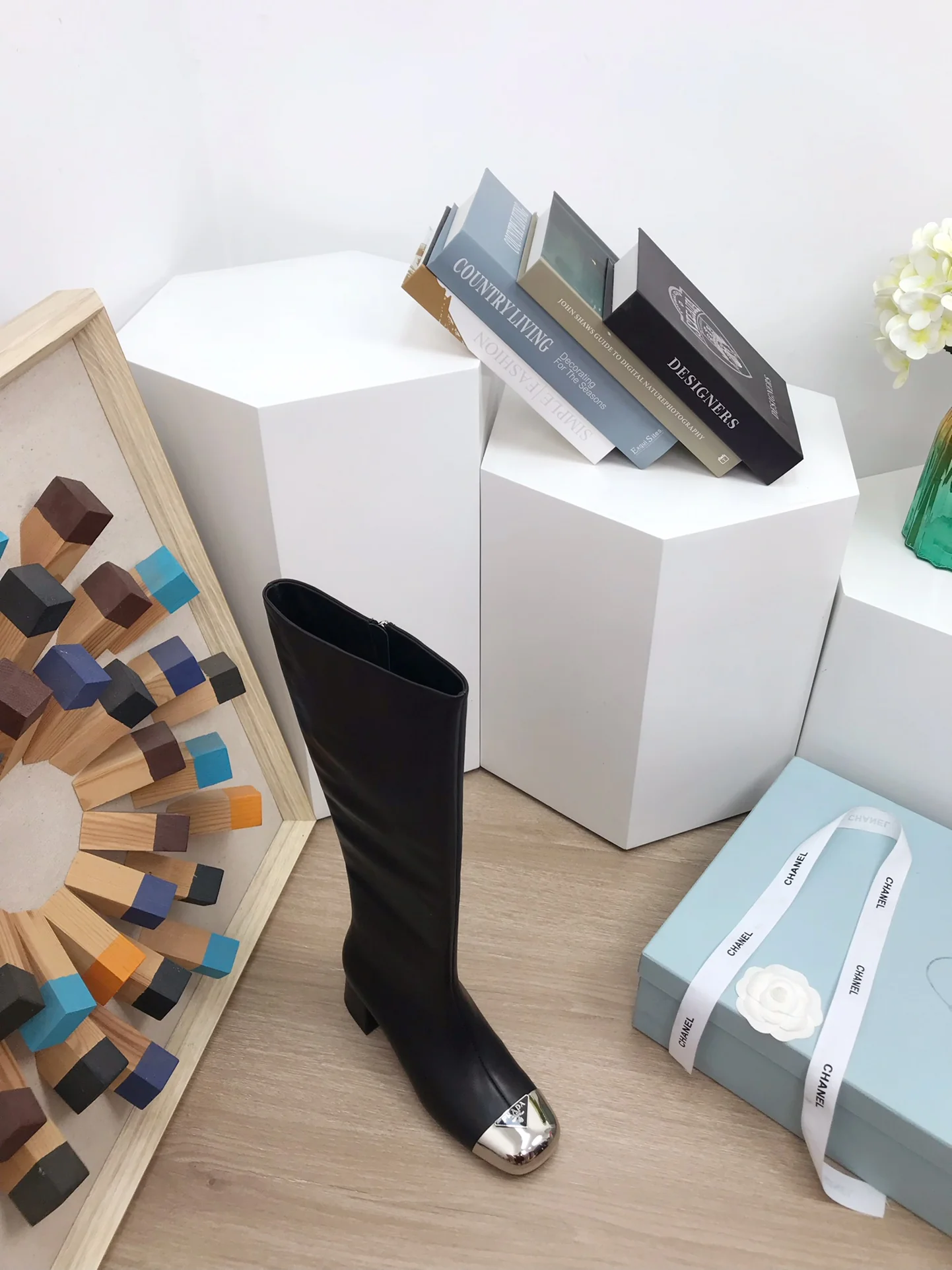 Коллекция Prada 2022 года с подиума - Металлические ботинки с закругленным носком - 1