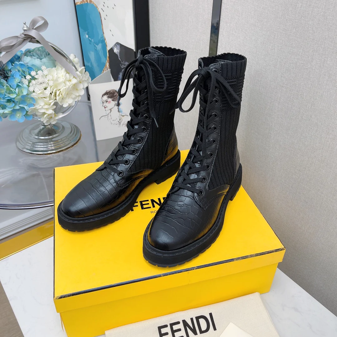 Новинки сезона осень/зима 2022 от Fendi - Ботинки Dr. Martens - Ботильоны - 1