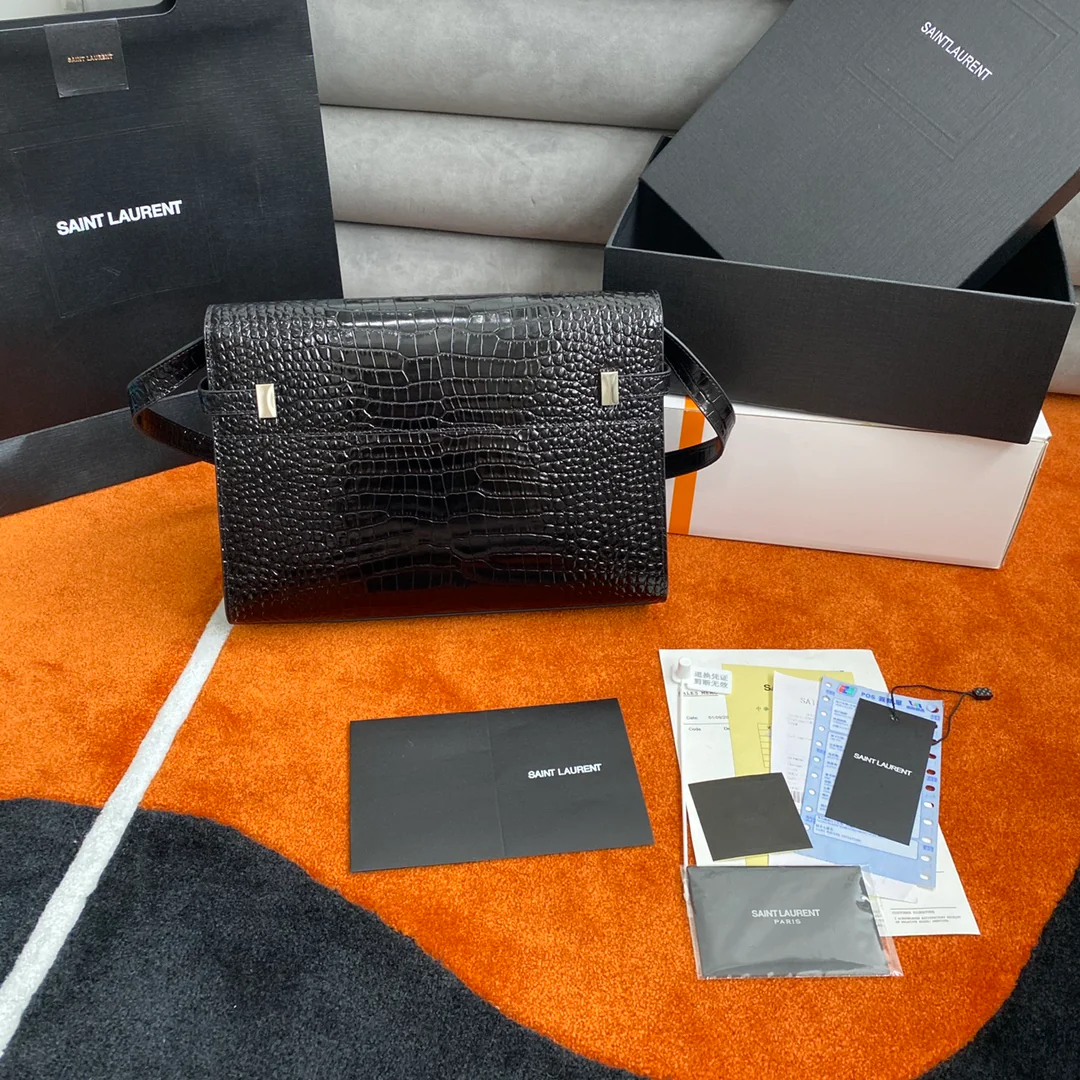 Сумка YSL Manhattan - фурнитура из серебра с тиснением под крокодиловую кожу.