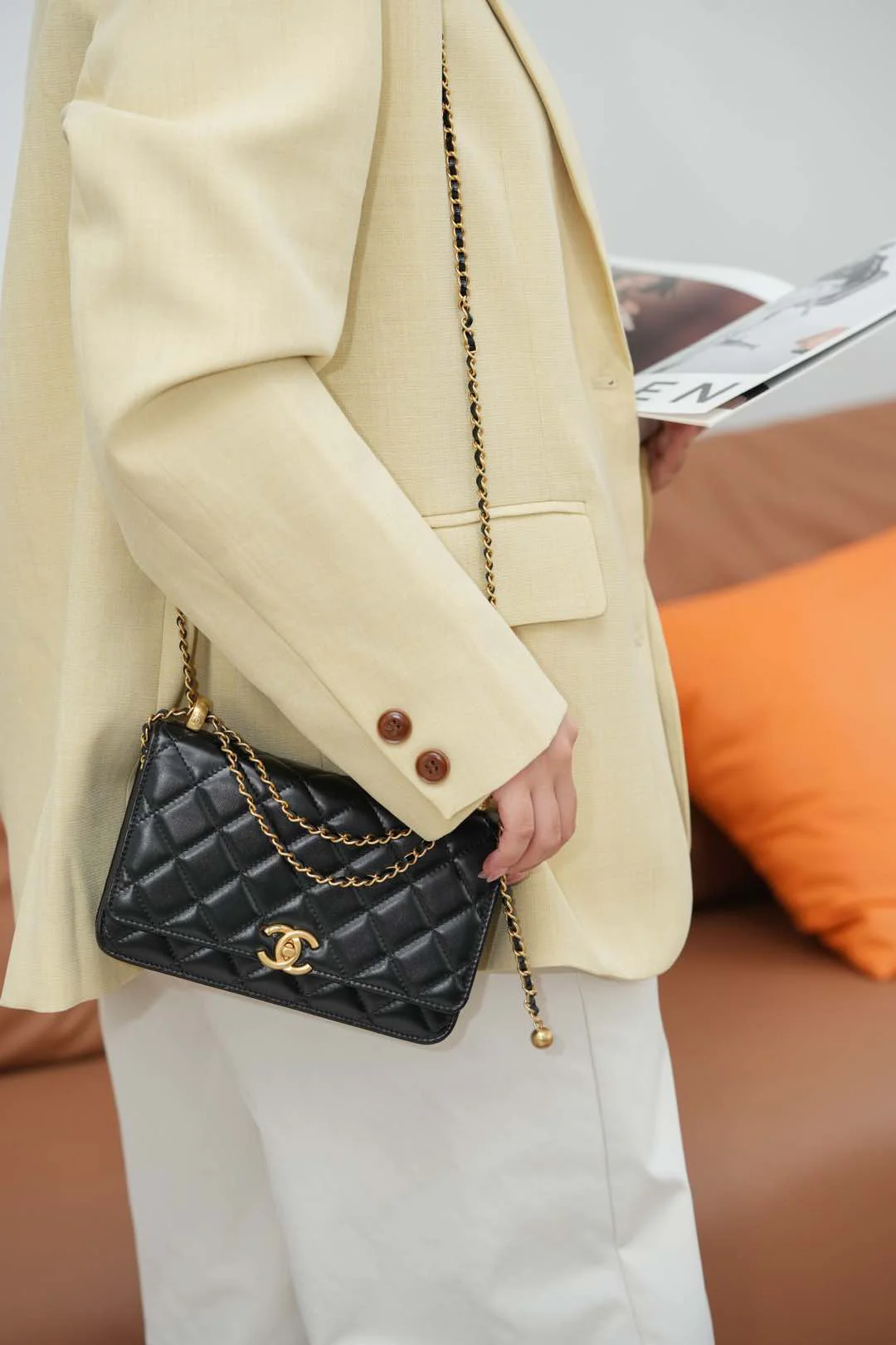 Chanel - Двойная золотая цепочка с бусинами - Черная с золотой застежкой