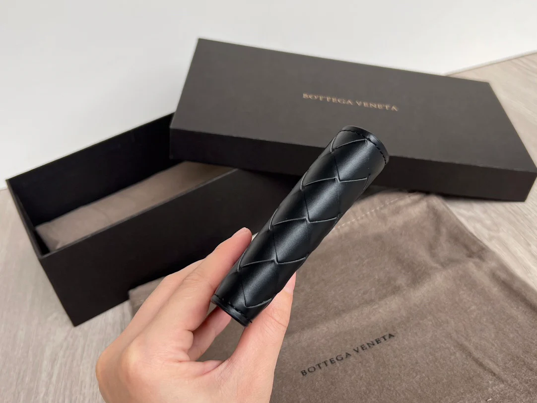 BV-中宽 编织 两折扣短夹 牛皮 11.5x9.5cm