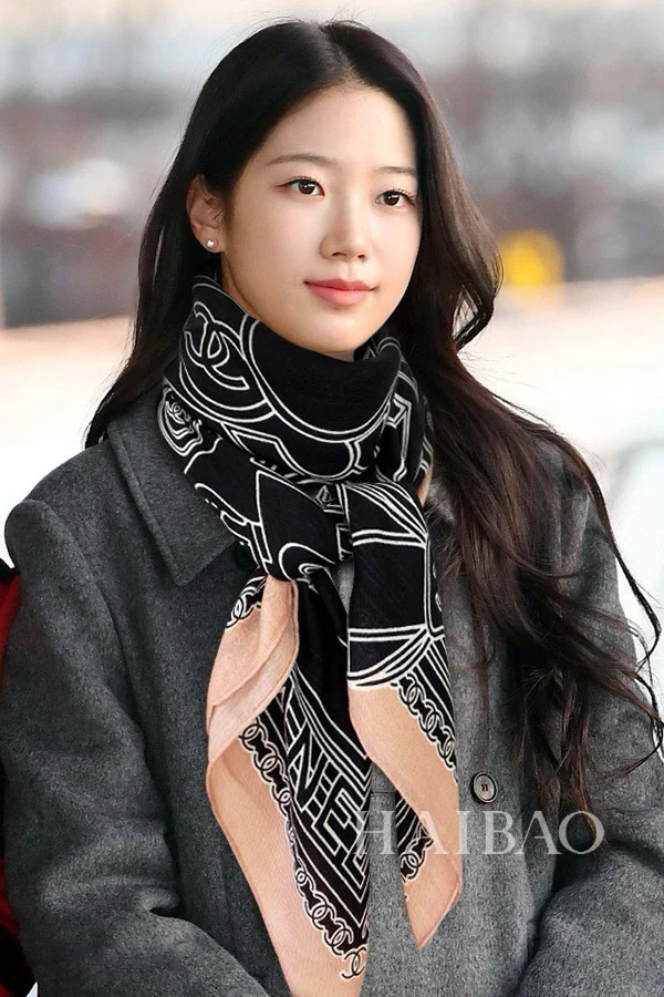 Большой носовой платок Chanel с узором 