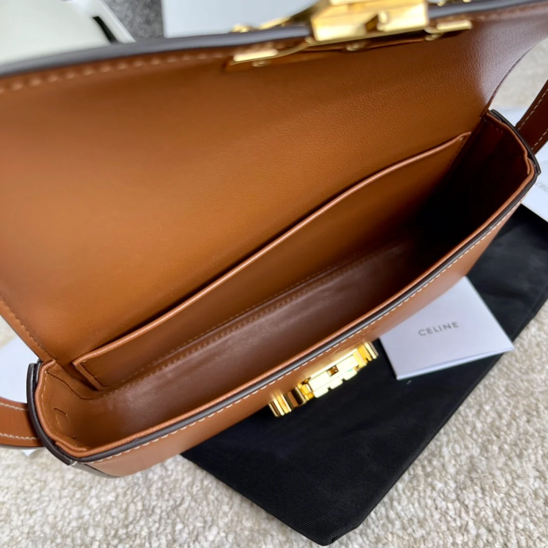 Сумка через плечо Celine Triomphe из коровьей кожи - коричневая