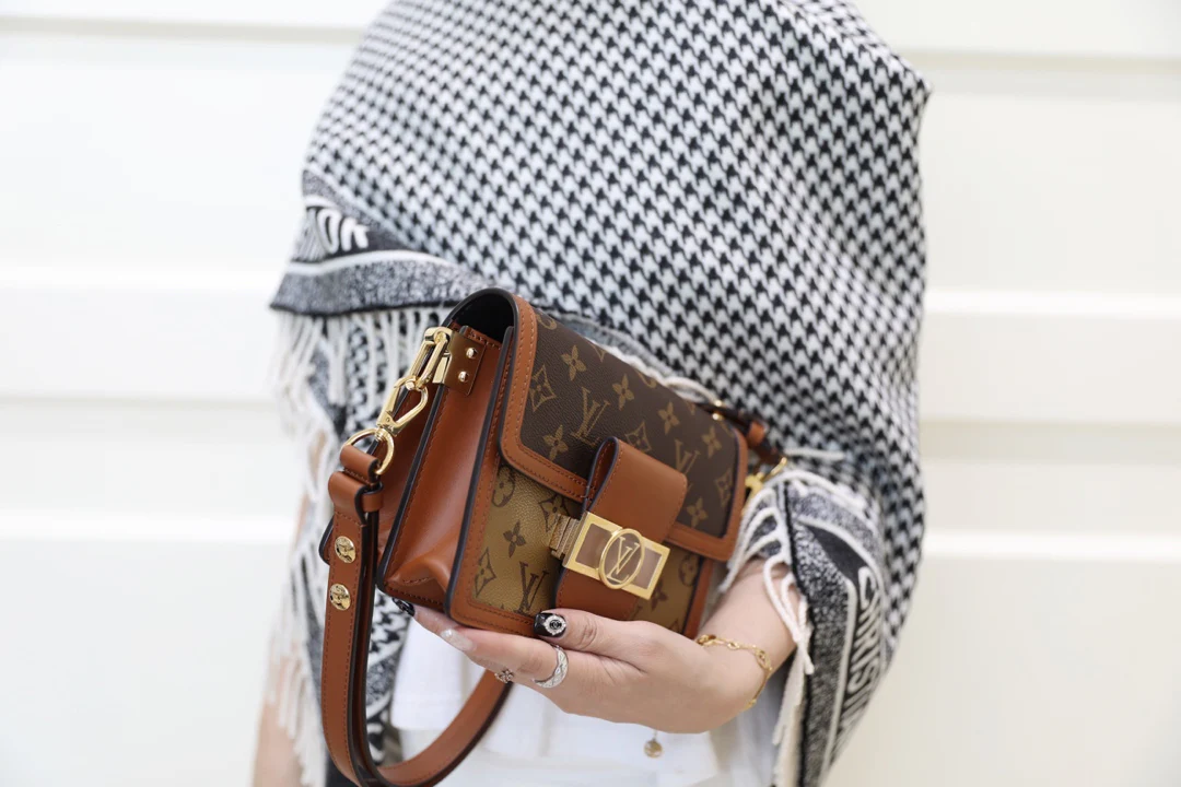 lv-m44580-mini-dauphine-Daphne