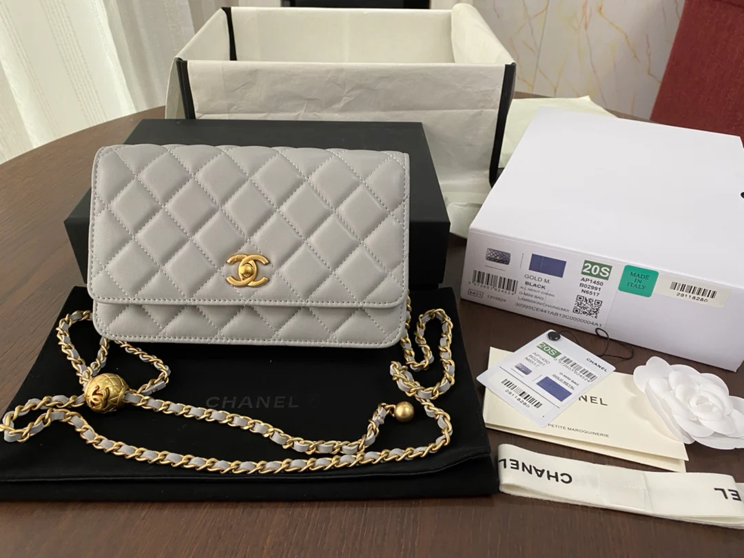 Chanel - Золотой мяч WOC - Овечья кожа