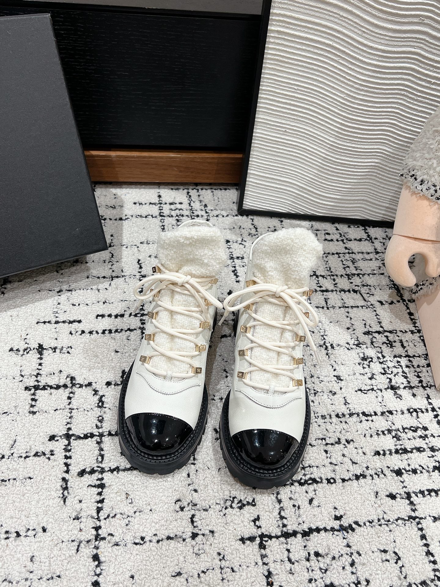Ботинки Chanel Dr. Martens 2024 — белые
