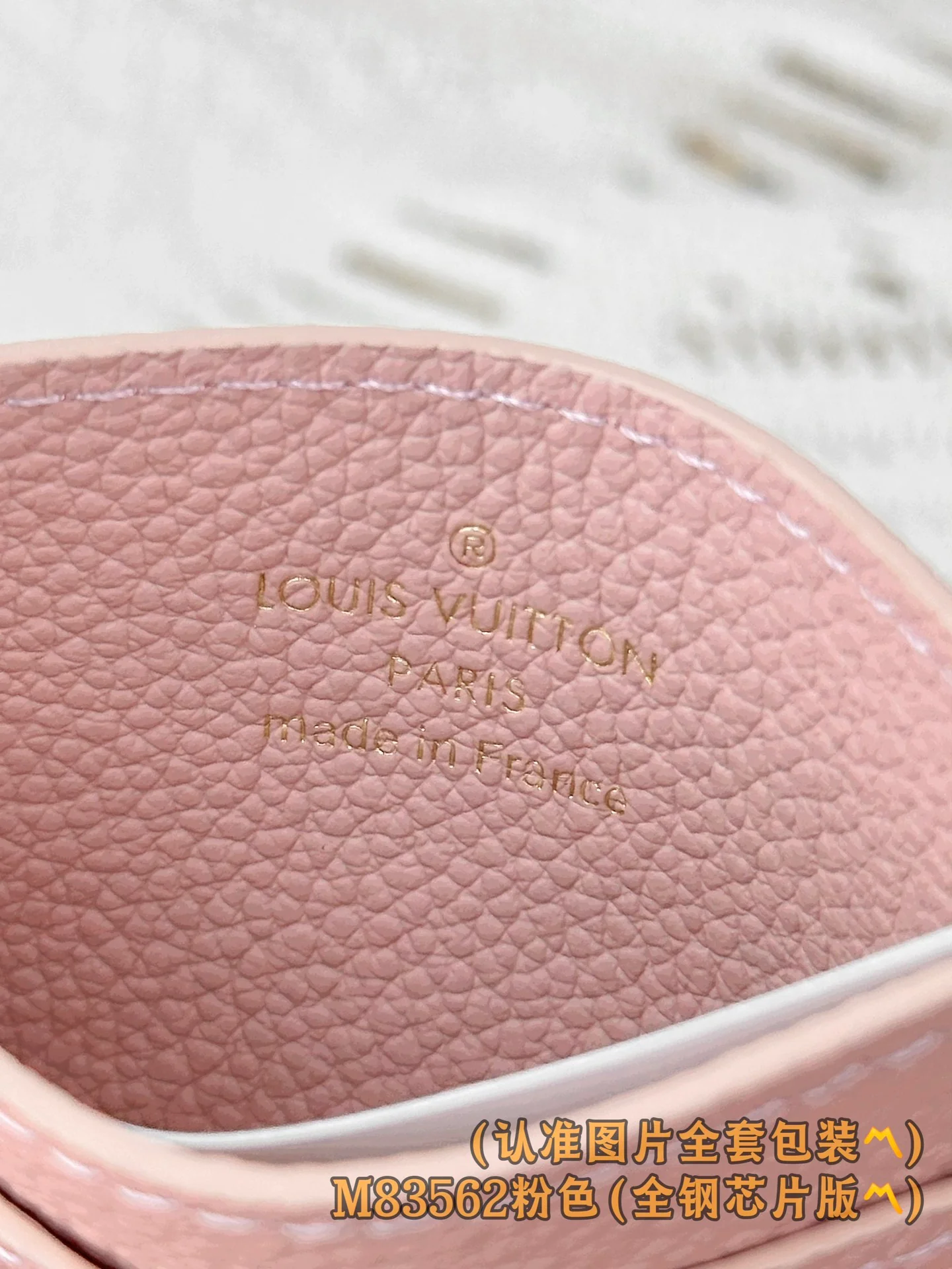 Держатель для визитных карточек LV-m83562-lv-charms - розовый с тиснением