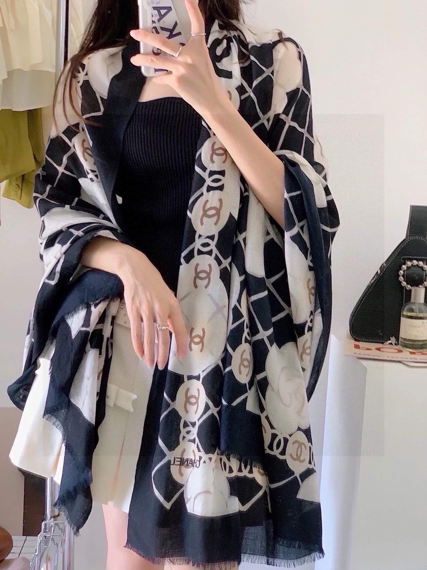 Большой носовой платок Chanel 2024 ?Камелия? - 110-200