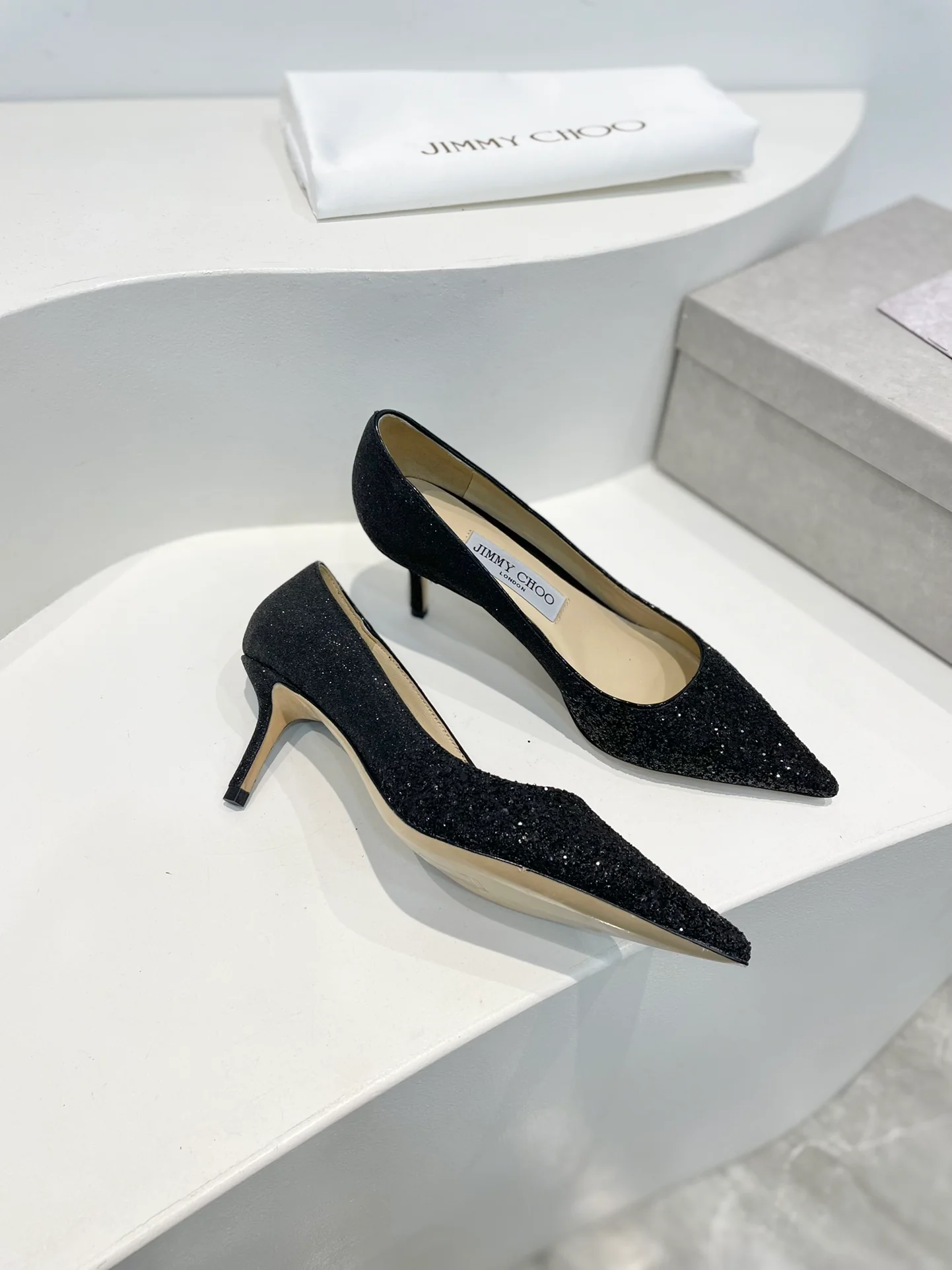 Туфли-лодочки Jimmy с острым носком на шпильке - черные