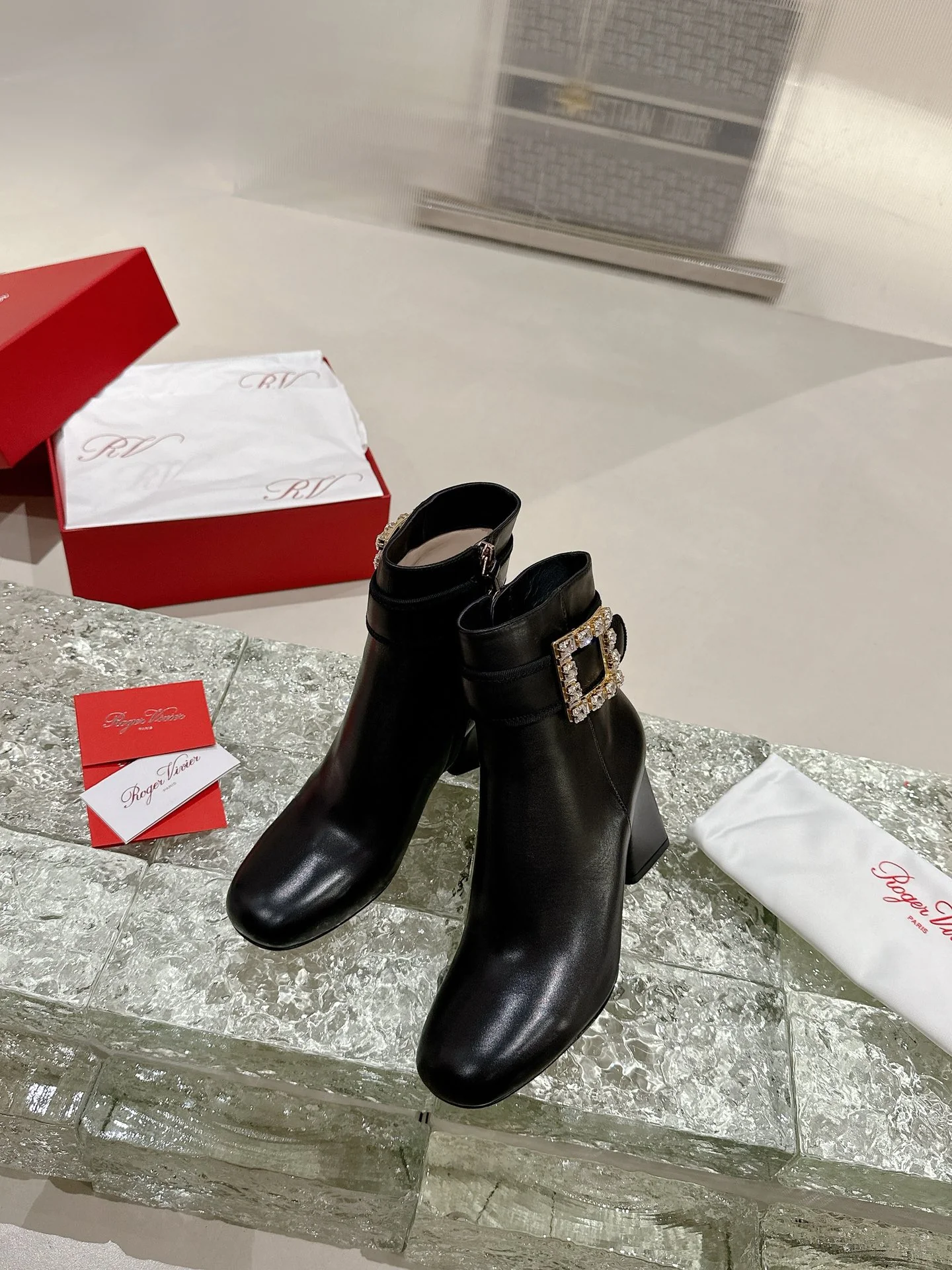 Кожаные сапоги на высоком каблуке RV-2024 - черные