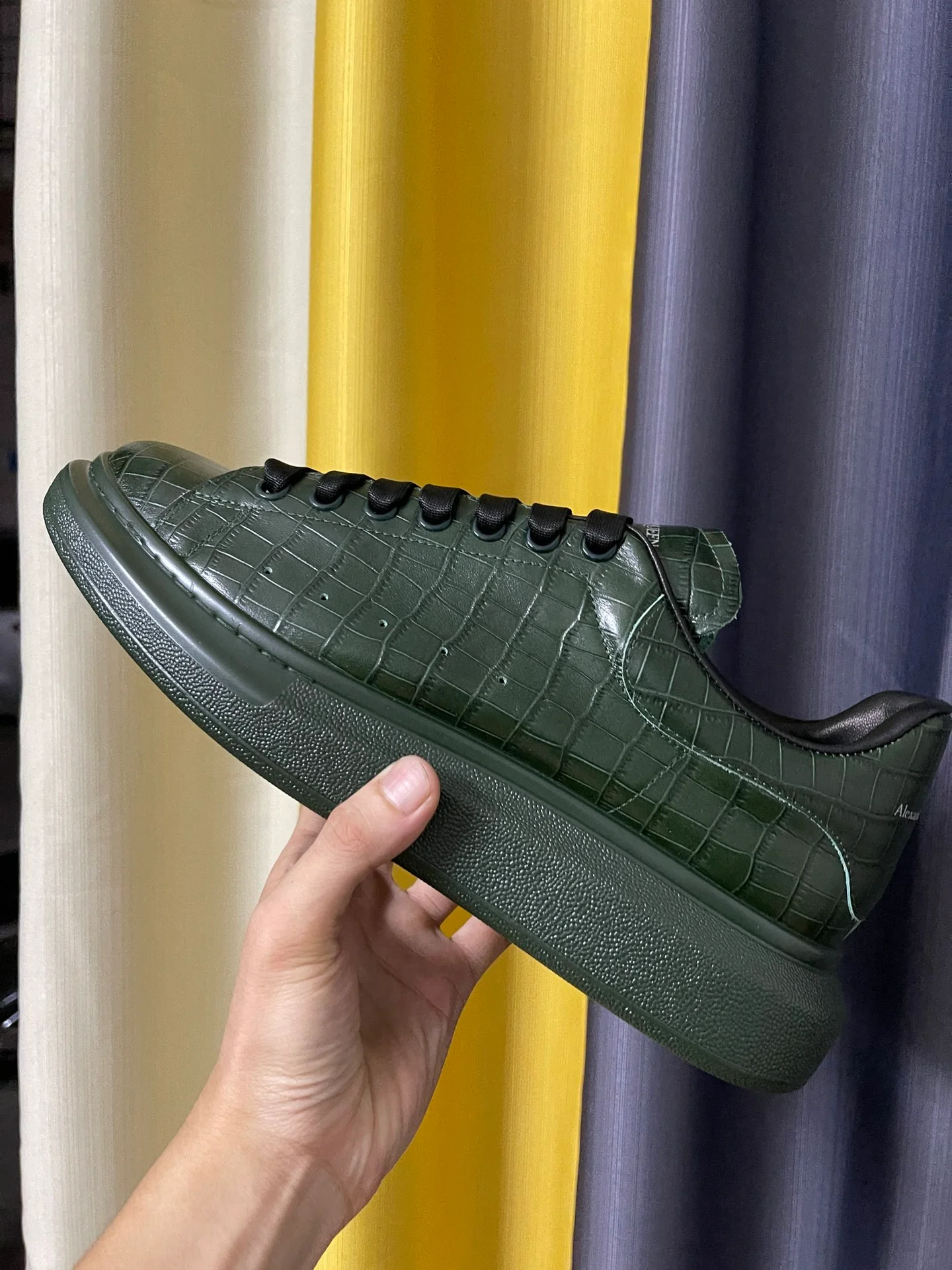 Классические белые кроссовки McQueen - унисекс - с масляной восковой обработкой и текстурой 