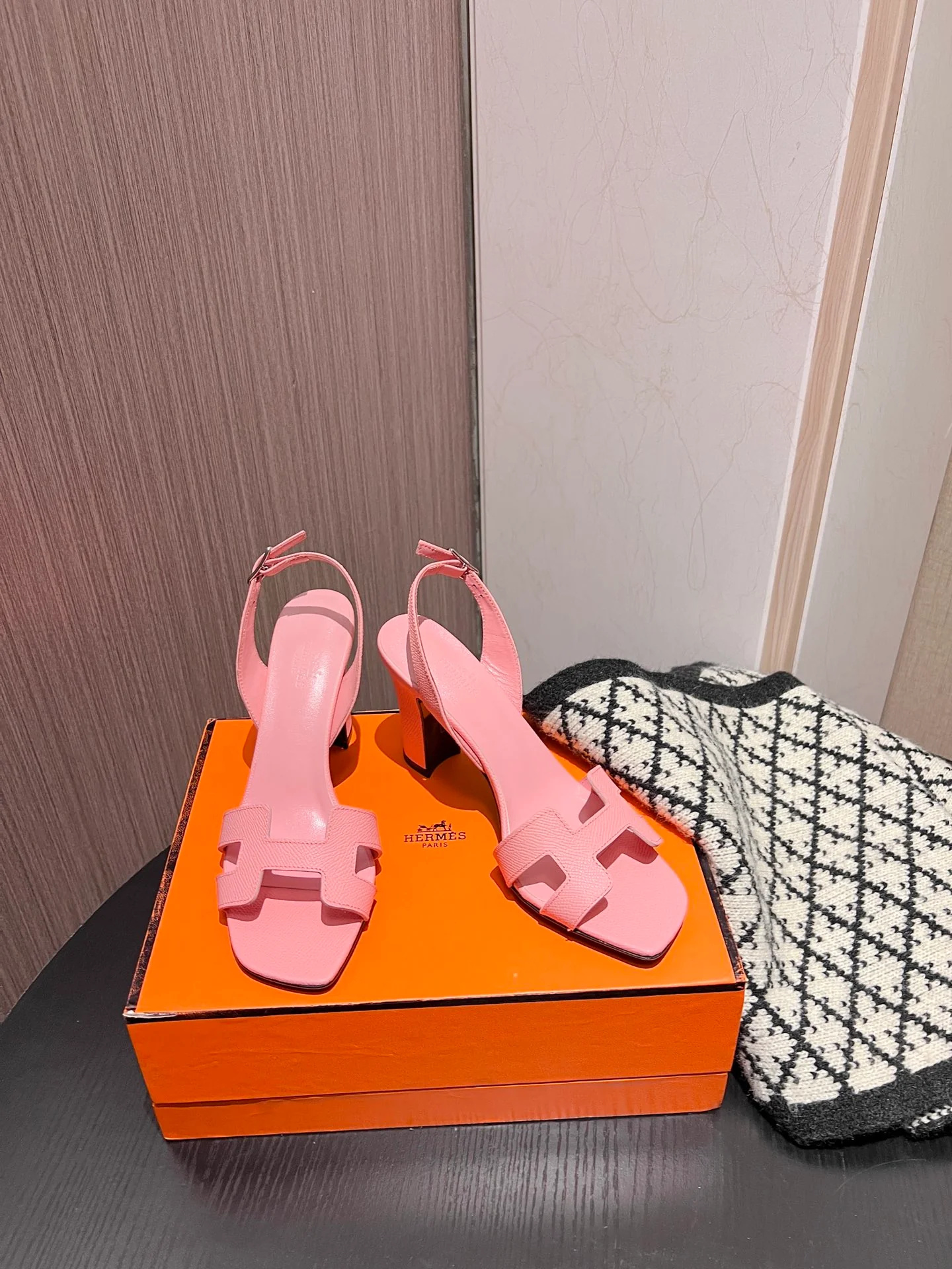 Босоножки на высоком каблуке Hermes - розовые