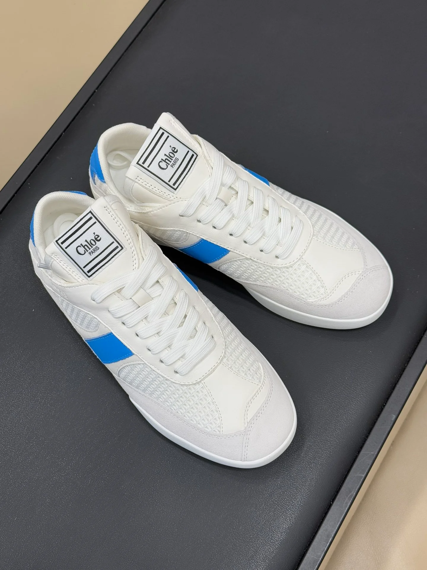 Повседневные туфли Chloe 2024 - белые