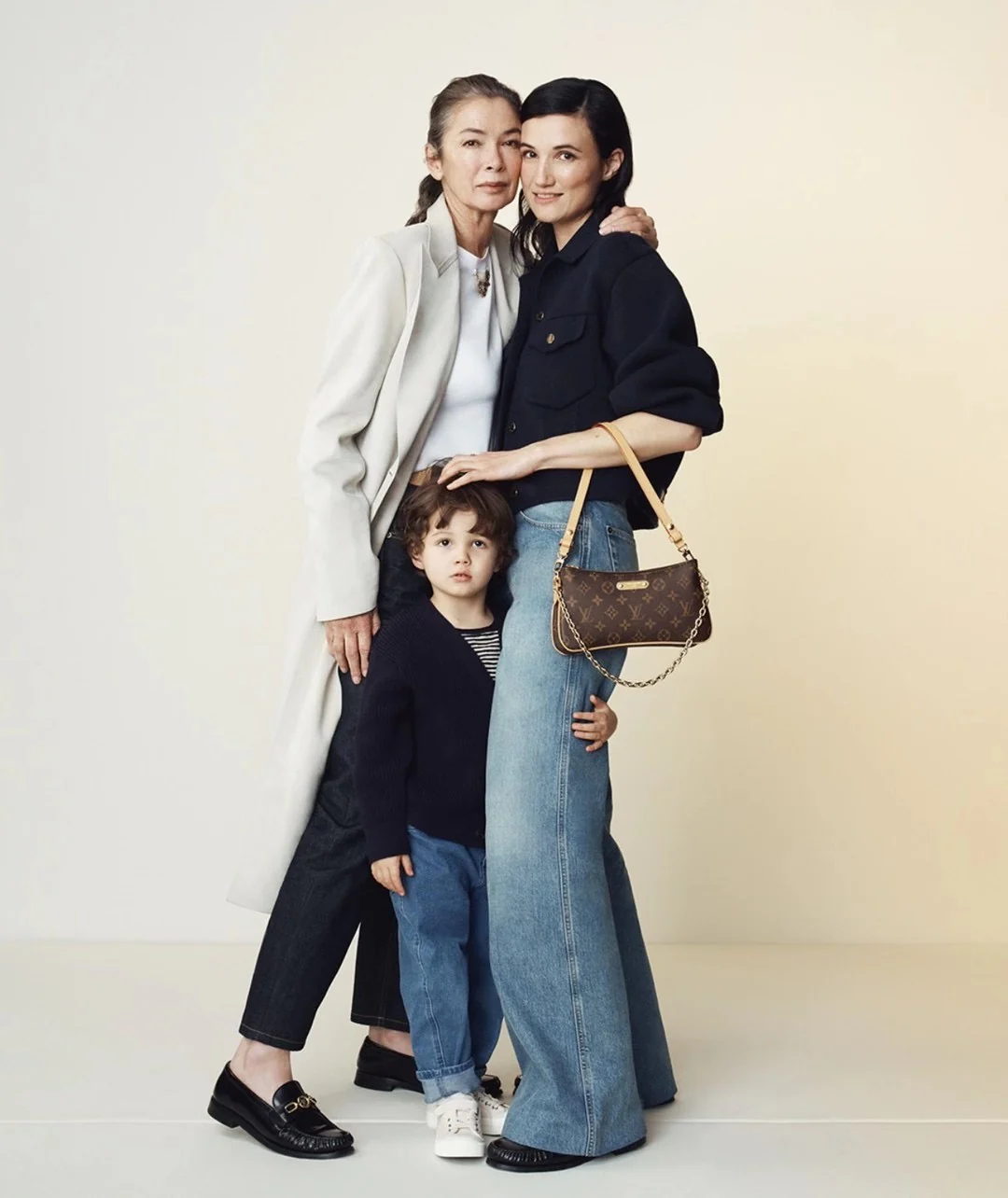 m83008-LV-liv-pochette сумка через плечо с монограммой