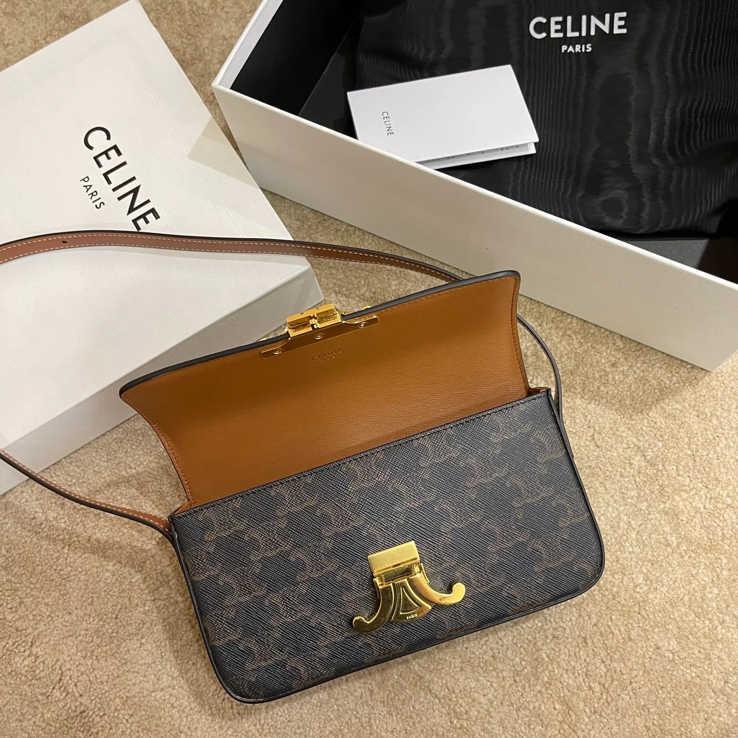 Сумка под мышку с монограммой Celine Triomphe