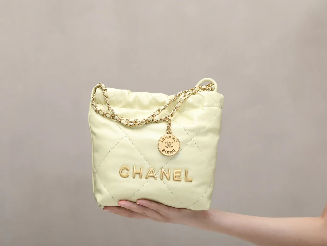 Новинка сезона весна/лето 2023 от Chanel - сумка 22 - мини - цвет 