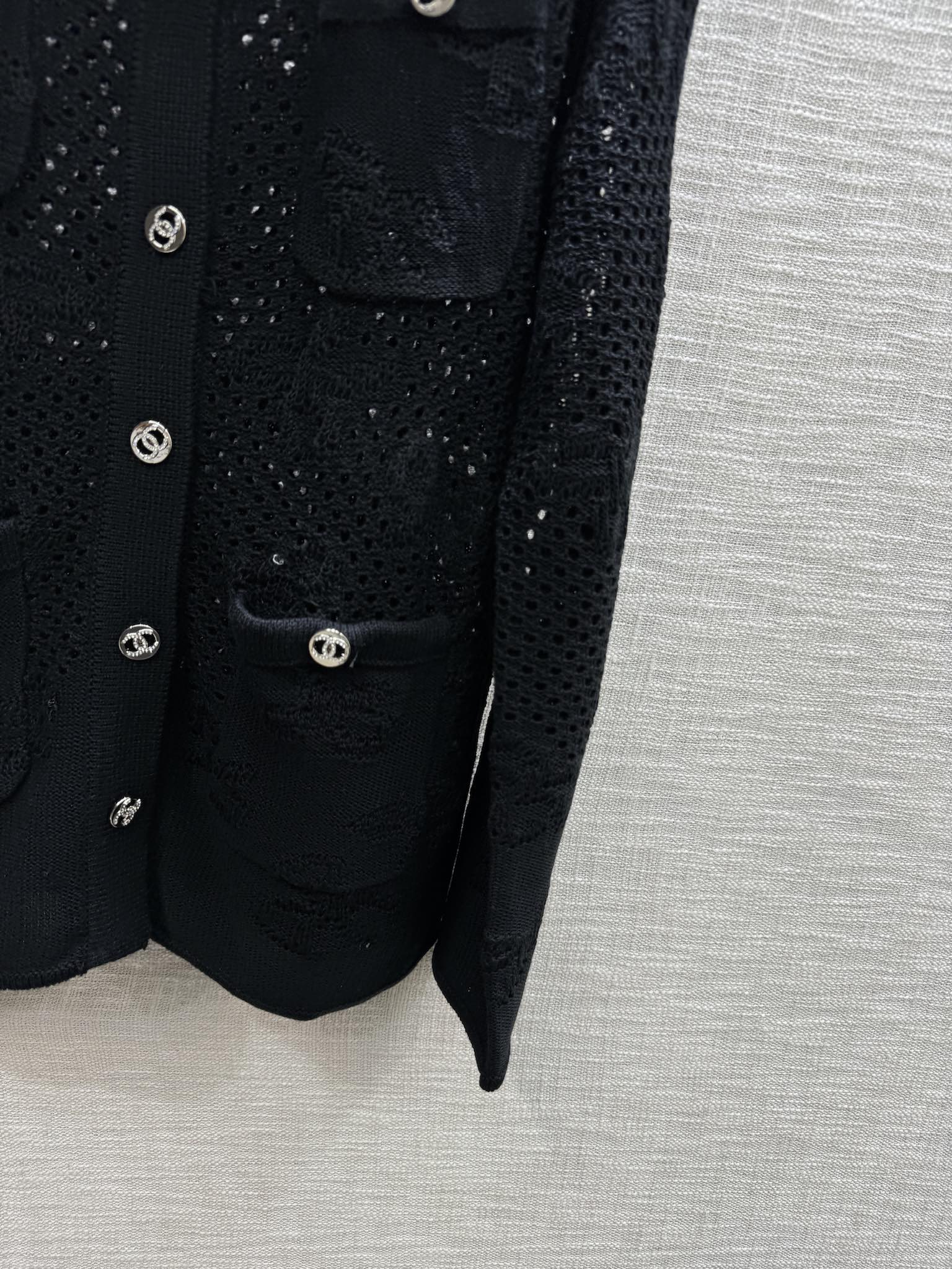 Chanel - 2403-24 Новейший элегантный вязаный комплект ранней весны с ажурным узором - Черный