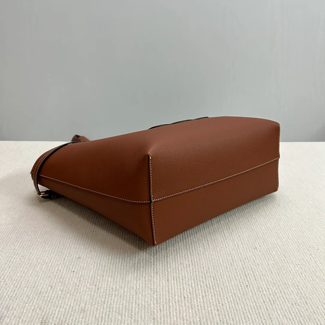 Сумка Celine Cabas Anais Triomphe из зернистой кожи - коричневая.