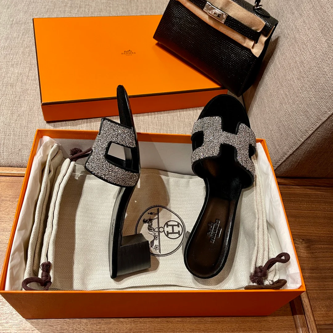 Мюли Hermes на среднем каблуке с бриллиантовой огранкой