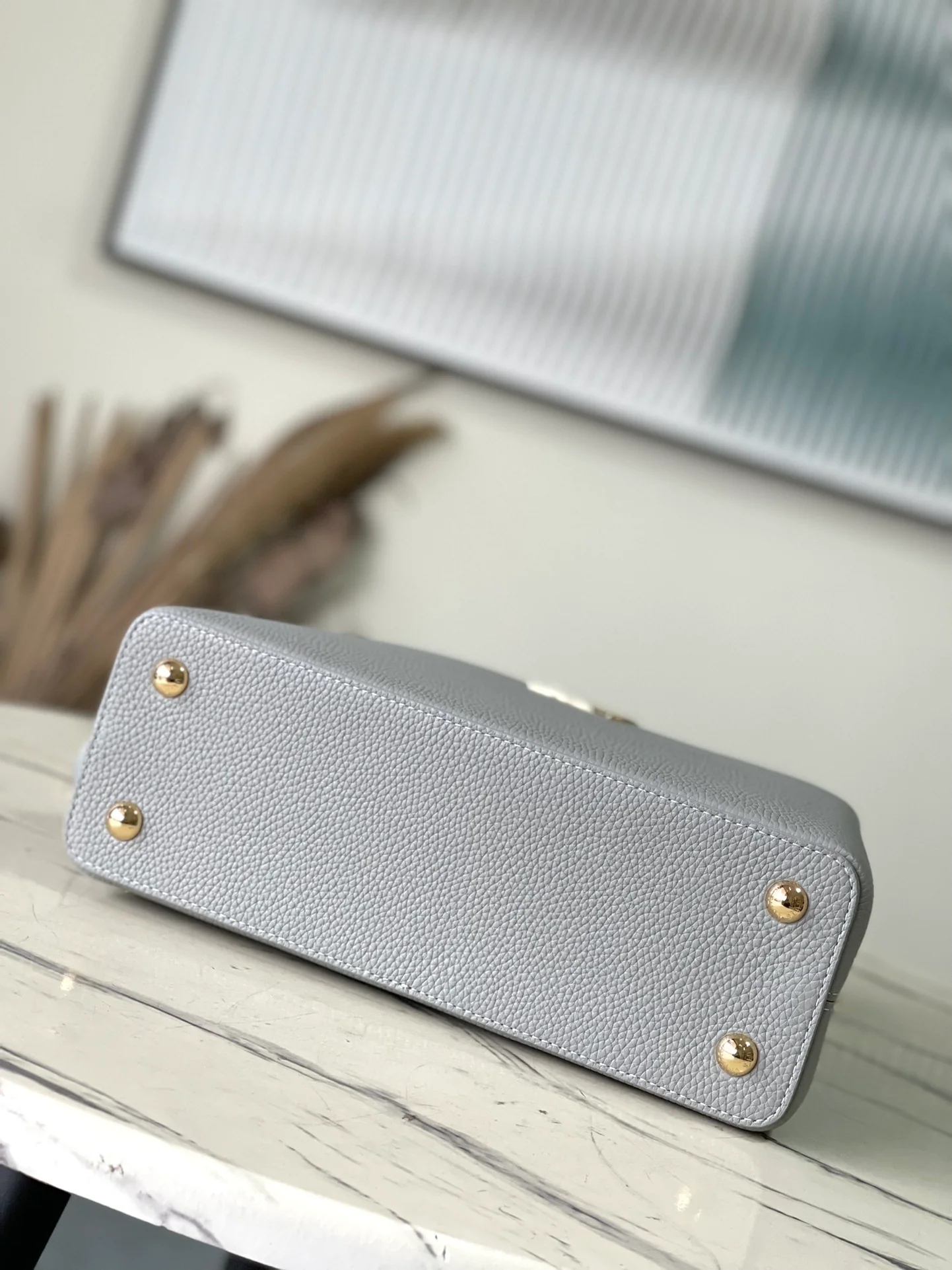 m23280-LV-capucines-medium-handbag/crossbody bag-grey